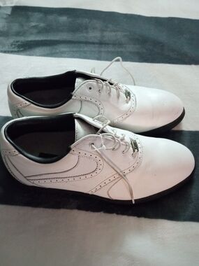 Men's White Lace-Up Mizuno Golf Shoes